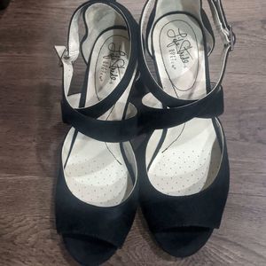 𝅺nwt Faux Suede Strap Sandal